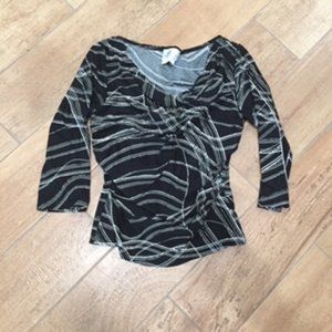 SILVER WHITE AND BLACK BLOUSE SIZE M